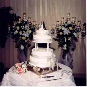 BEAUTIFUL WEDDING CAKE