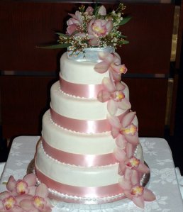 fake-wedding-cake-orchids